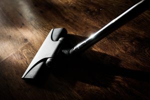 5 Najlepszych sposobów, aby utrzymać drewnianą podłogę w czystości